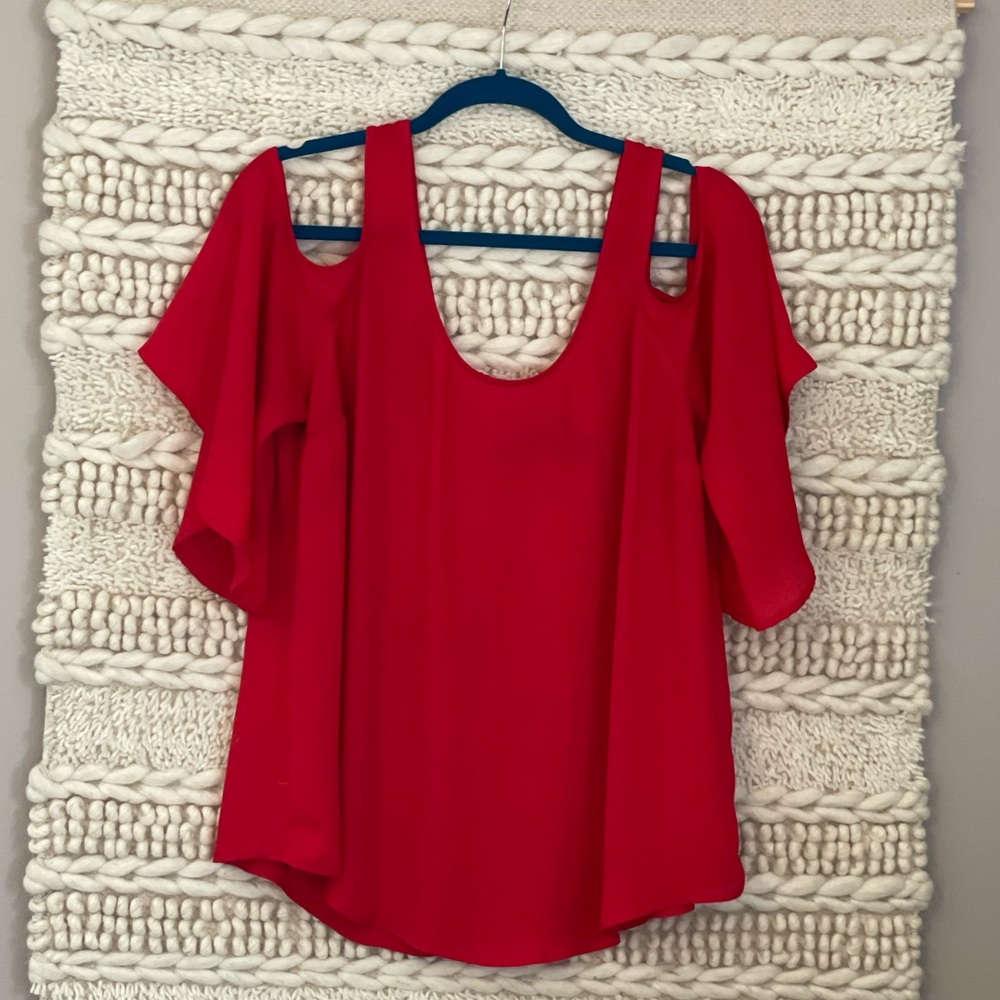 Torrid size 0/ 12/14 Cold should top. GUC